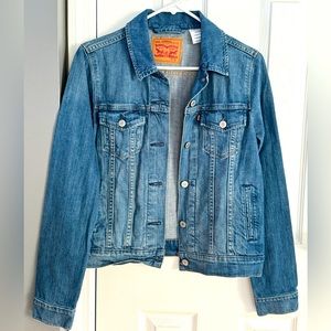 Women’s Medium Levi’s Jean Jacket
